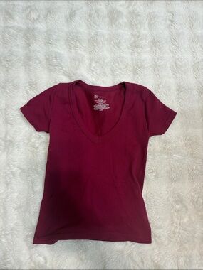 No Boundaries Ribbed V-Neck Tee in Berry